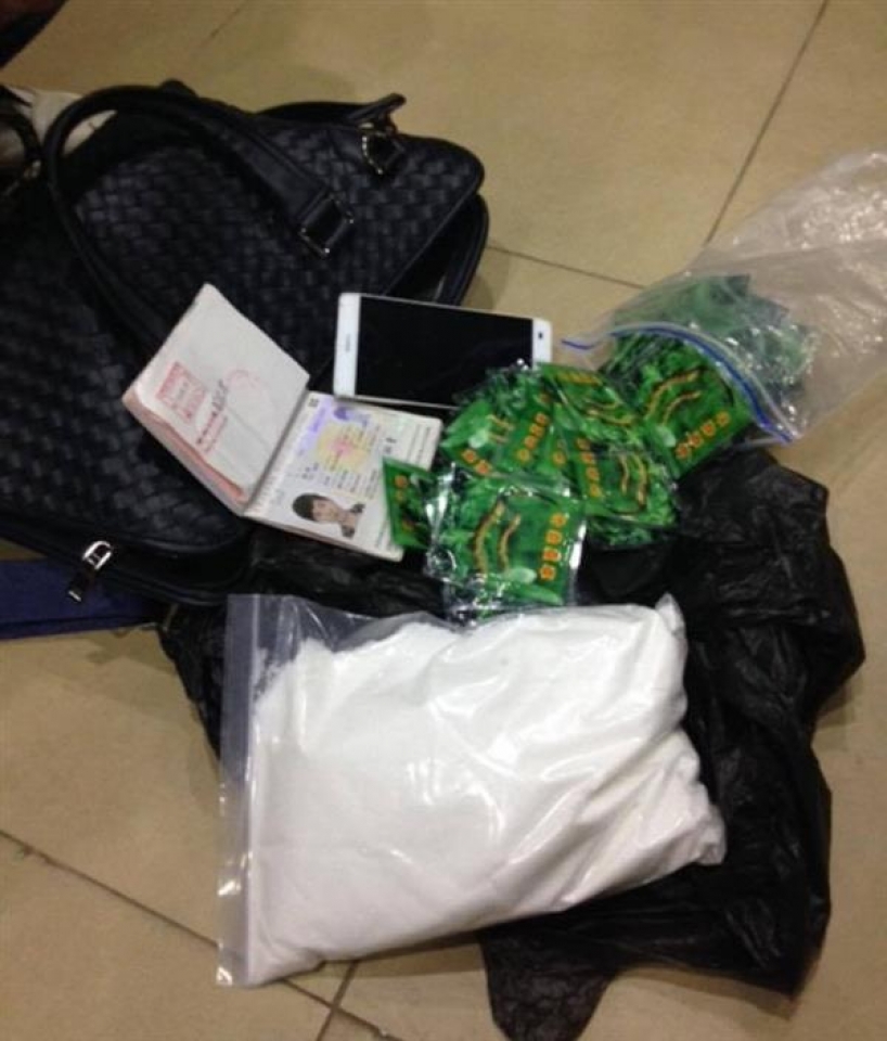mong cai customs seized more than 1 kg of synthetic narcotic