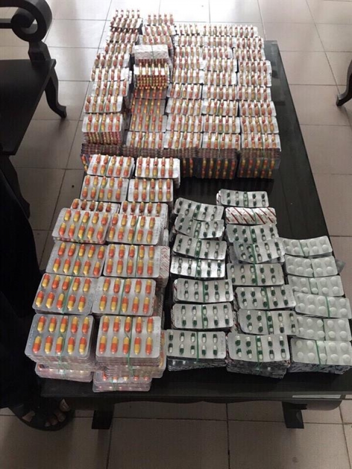 tay ninh customs seized 1360 blister packs of smuggled western medicine