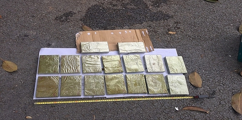 quang ninh customs coordinates to seize 16 bricks of heroin
