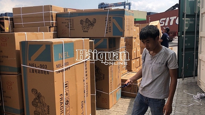 hcm city customs seizes in custody two imported containers of chinese toys
