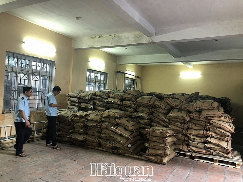 Thanh Hoa Customs seizes 41 tonnes of smuggled rice