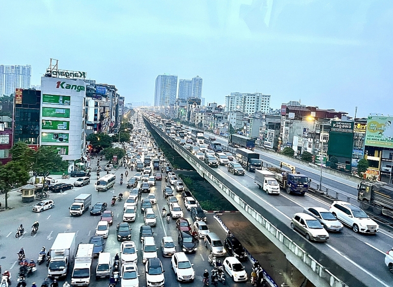 Many type of road use fees are reduced by the end of June 30, 2022. Photo: H.Dịu