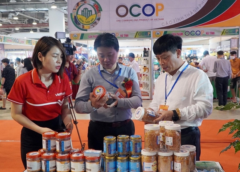 Many local specialty products have been promoted for consumption through e-commerce platforms. Photo: PT