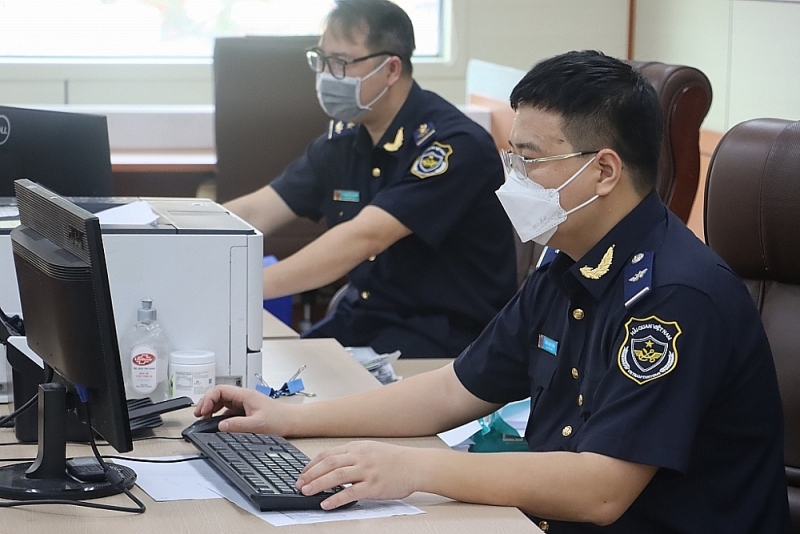 Professional activities at Mong Cai Customs Branch. Photo: Q.H