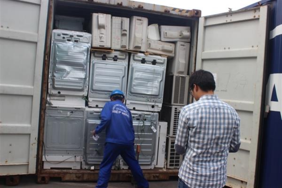 detect one more container of prohibited goods at cat lai port