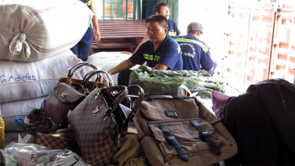 one more container containing fake goods worth 30 billion vnd was seized