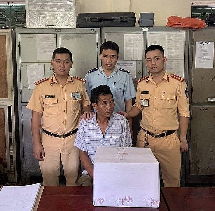 Nghe An Customs striking in the front of anti-drugs