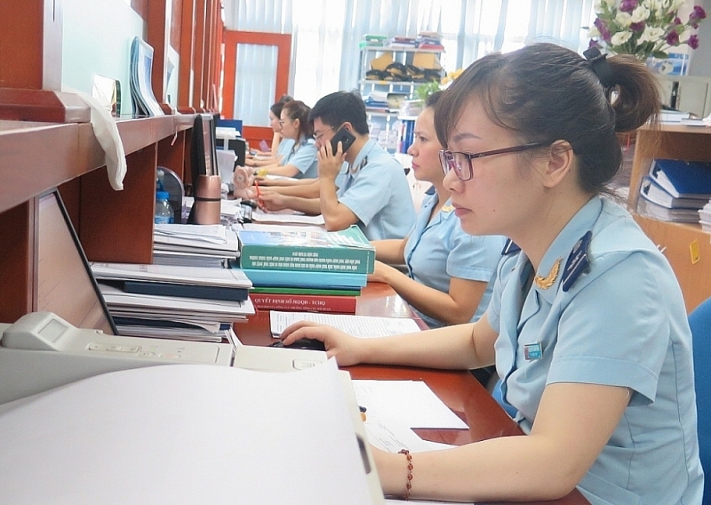 Hanoi Customs implements many solutions to turn round revenue collection