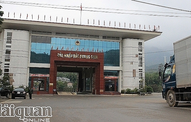bac phong sinh border gate re opens for cargo clearance