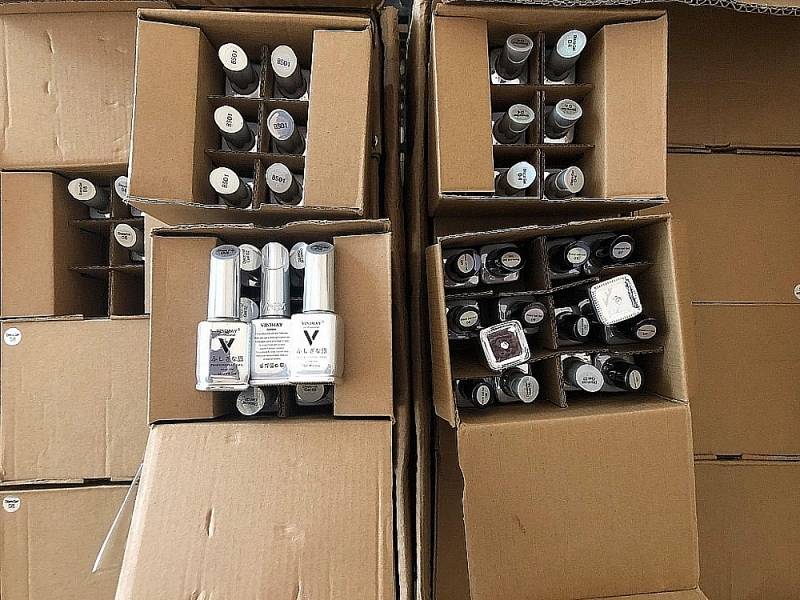 Smuggled cosmetics were seized by Customs forces in Mong Cai city.