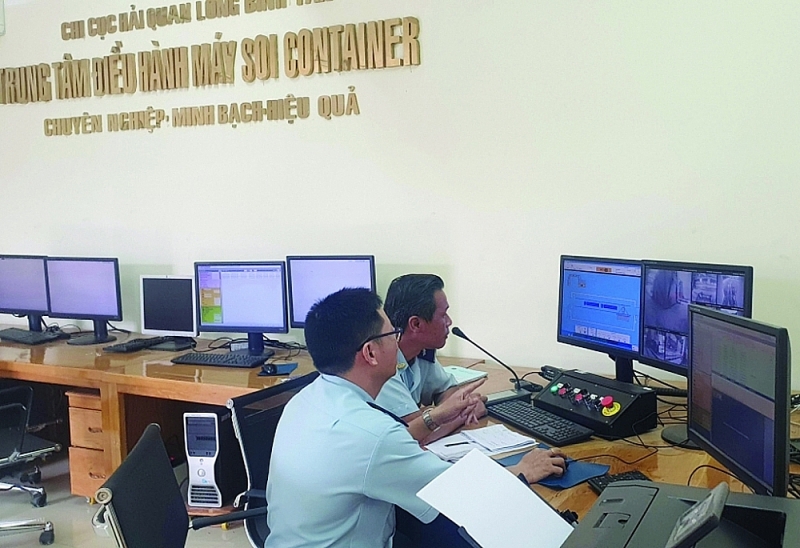 The operation of container scanning machine helps Dong Nai Customs to improve the effectiveness of risk control but still ensure businesses facilitation. Photo: N.H