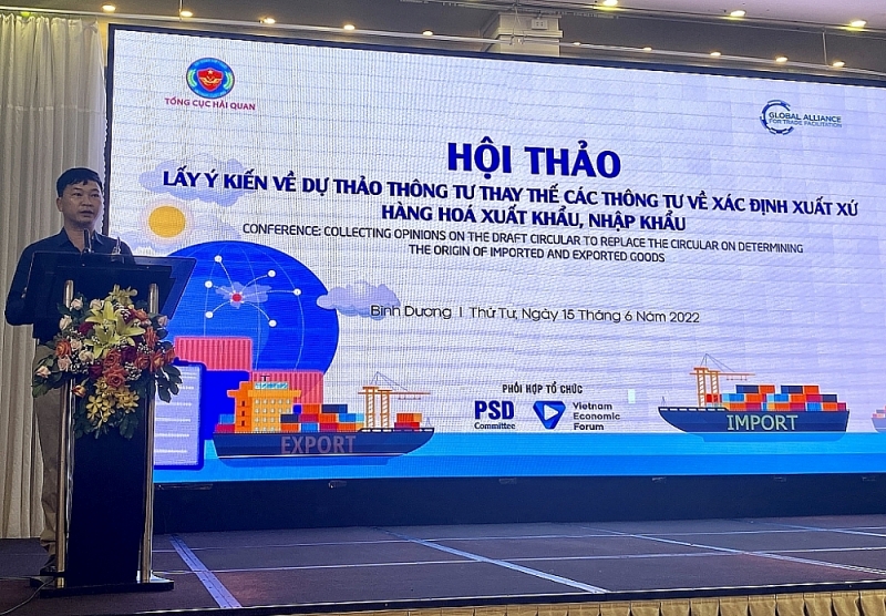Mr. Dao Duy Tam, Deputy Director of the Customs Control and Supervision Department speak at the opening of the conference. Photo: T.D