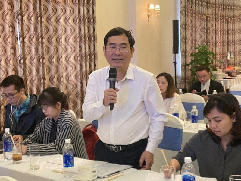 Representative of Novartis Vietnam Co., Ltd contributes opinions at the conference.