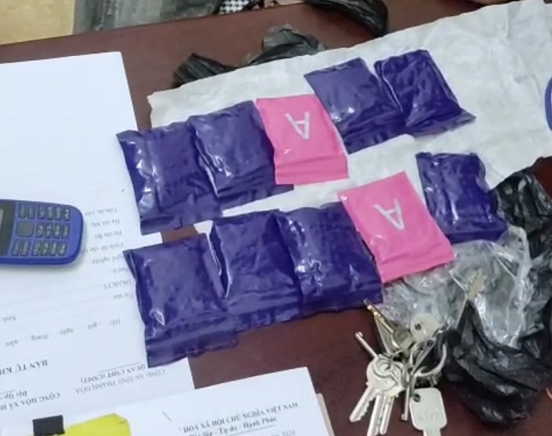 arresting a person illegally transporting narcotics from laos to vietnam