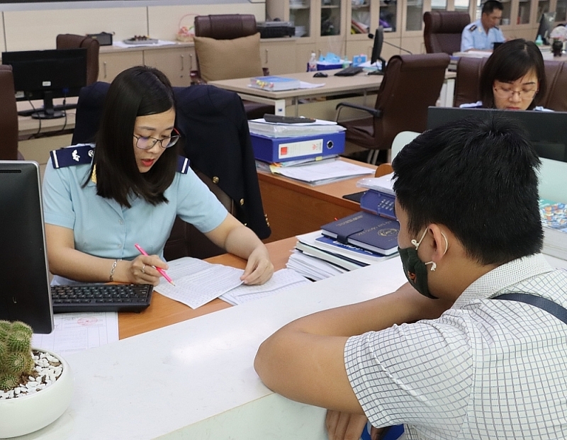general department of vietnam customs revokes many staffs codes of customs broker