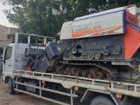 Dinh Ba Customs seizes two smuggled rice harvester-threshers worth nearly half a billion