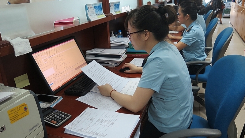 Professional activities at Noi Bai Internation Airport Customs Branch. Photo: N.Linh