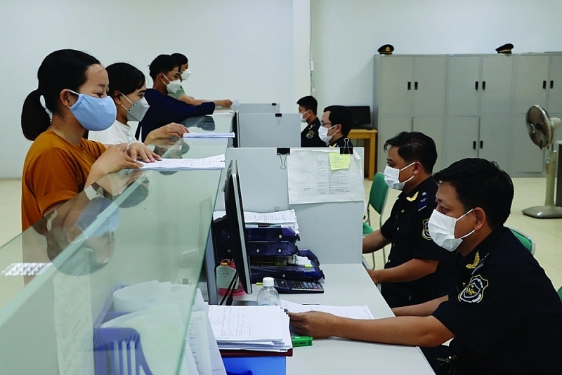 Professional activities at Lao Bao Customs Branch, Quang Tri Customs Department. Photo: Quang Hùng