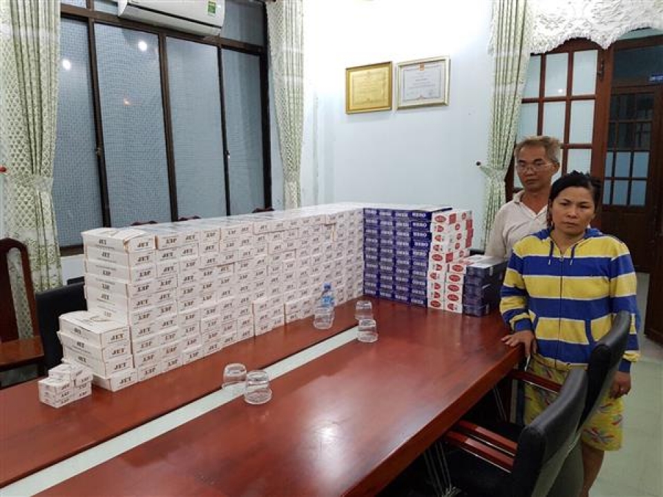 moc bai customs seize 2440 packs of smuggled cigarette