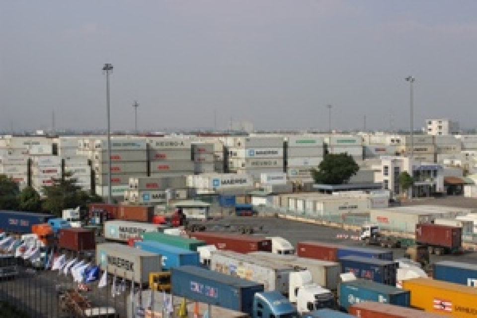 auction 82 reminder containers at cat lai port