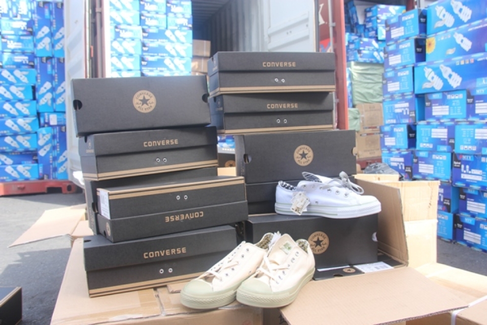 close up the shipment of converse shoes made in usa originating from china