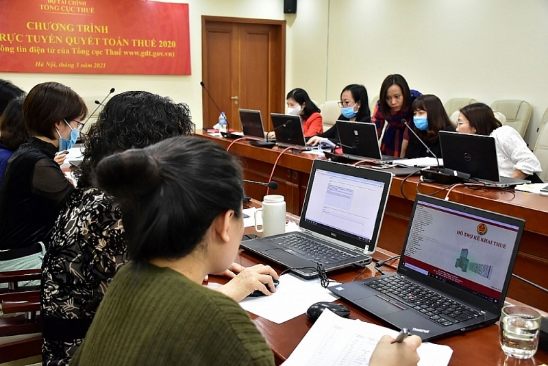 The image of an online support session held at the General Department of Taxation. Photo TL.