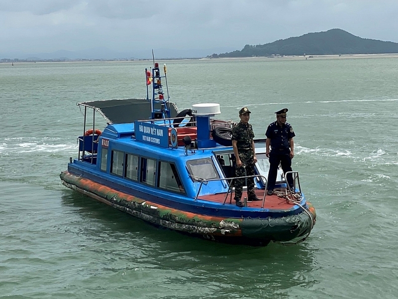 Quang Ninh Customs force patrols and controls at sea.