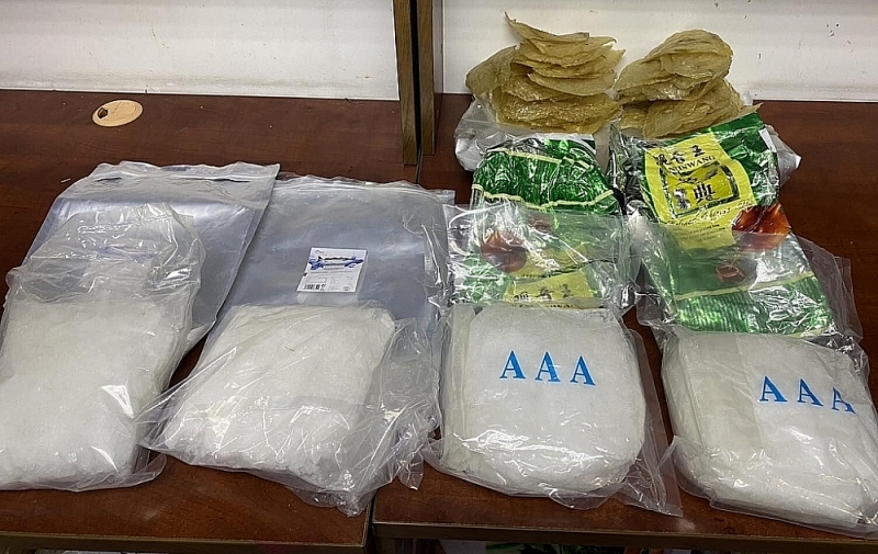 More than 3.6 kg of drugs disguised as dried fish were discovered by HCM City Customs. Photo: H.N