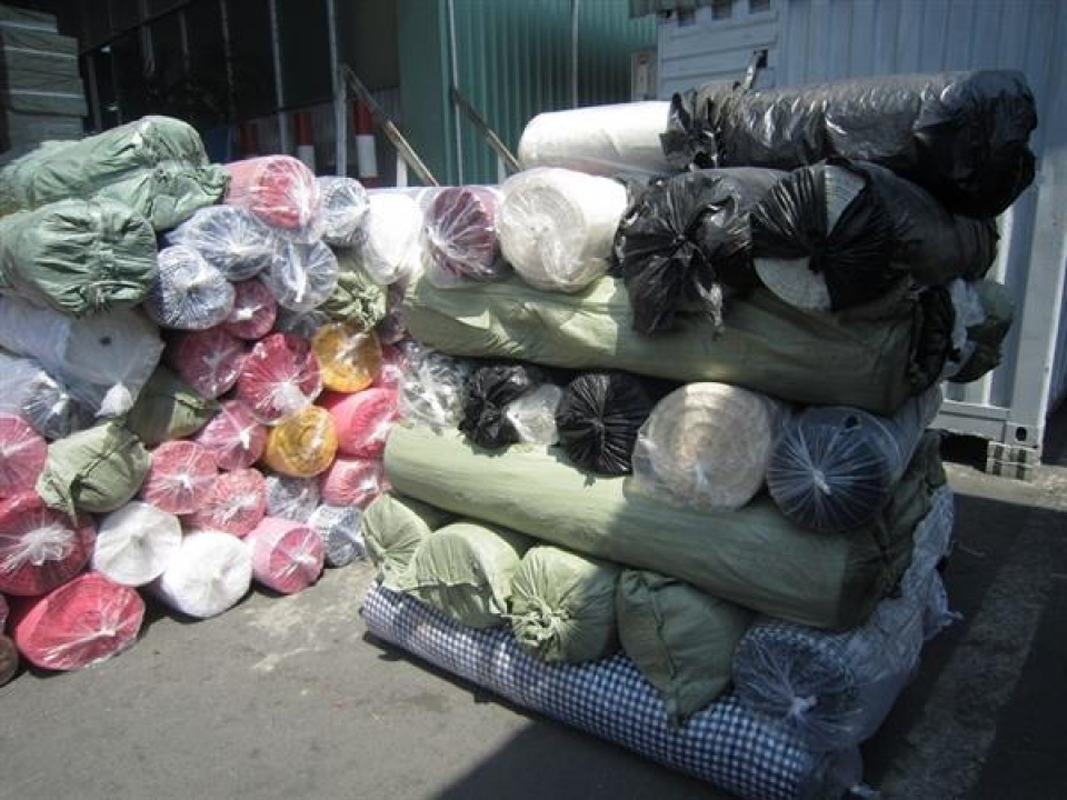 collecting revenue of nearly 8 billion vnd from imported fabrics shipment