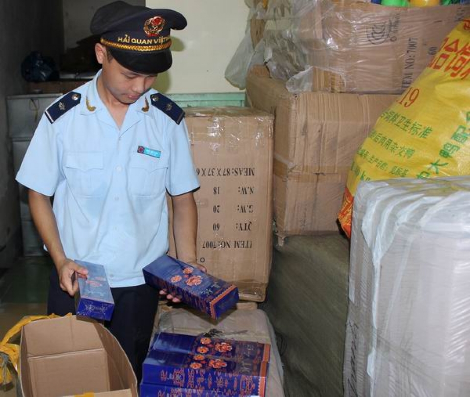 seized 2500 packs of smuggled cigarettes