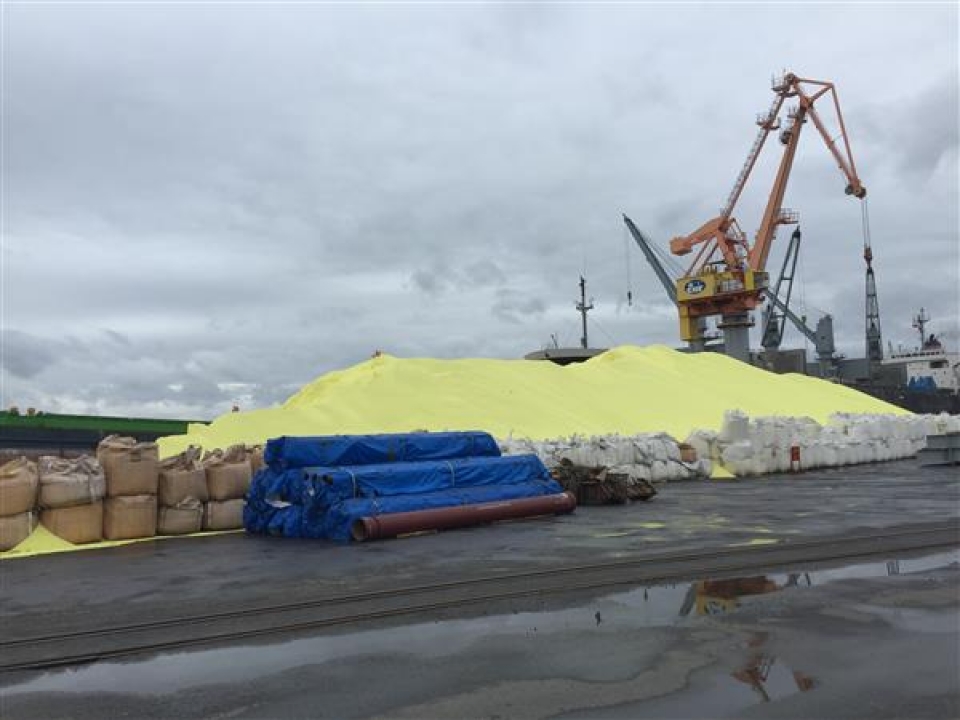 over 40000 tons of sulfur in hoang dieu port is not in the prohibited list