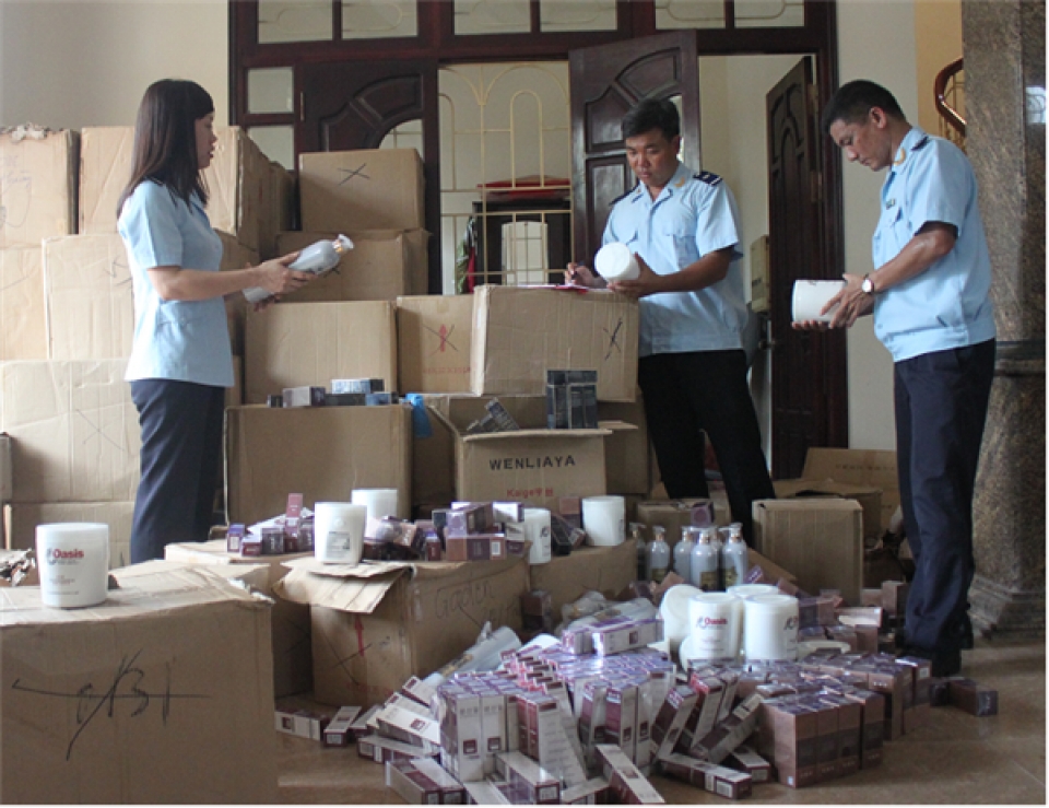 seize thousands of smuggled cosmetic products