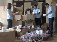Seizing thousands of smuggled cosmetic products
