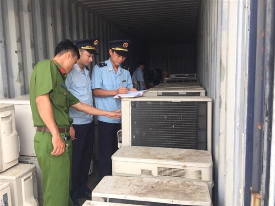 still continue to import 3 containers of prohibited goods when being prosecuted