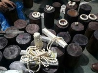 Tan Thanh Customs: Hold in custody the shipment suspected ivory products