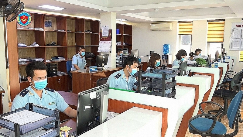 Professional activities at Cam Pha port Customs Branch (Quang Ninh Customs Department)