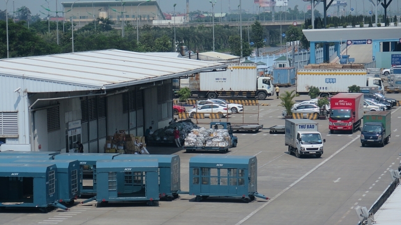 The movement of goods in the warehouse at Noi Bai International Airport. Photo: N.Linh
