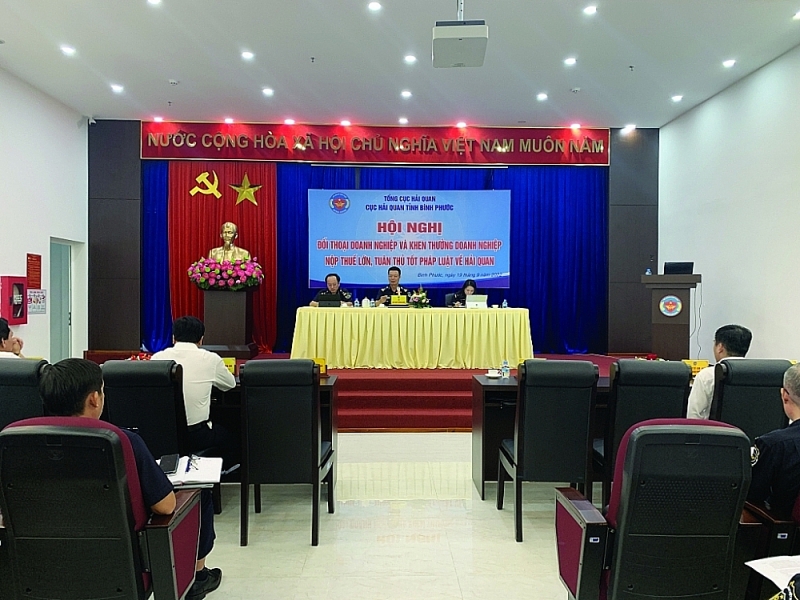 Business dialogue is one of regular activities of Binh Phuoc Customs Department to disseminate legal policies to enterprises. Photo: N.H