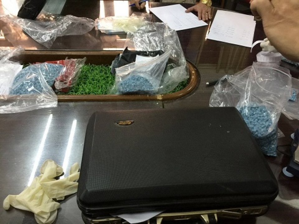 seize 26700 synthetic drugs tablets via express mail services to hanoi