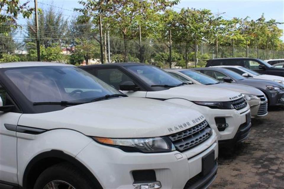 tens of imported special purpose cars were left in port