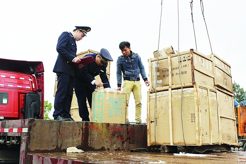Customs authority will continue to cooperate with competent authorities to prevent origin fraud. Photo: H.Nụ