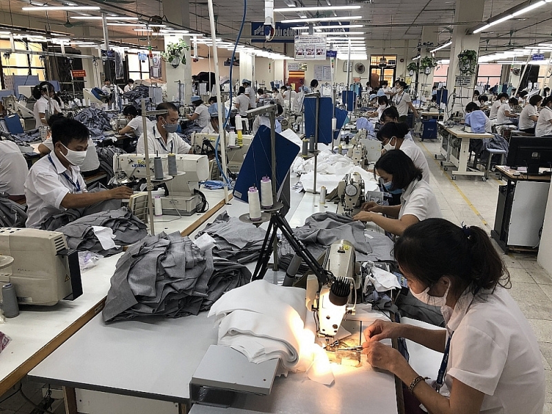 Businesses in Hanoi are speeding up production to keep up with the schedule. (Photos produced at Garment Corporation 10). Photo: H. Diu