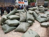 Seize about 100 tons of goods in the smuggling line at Lang Son