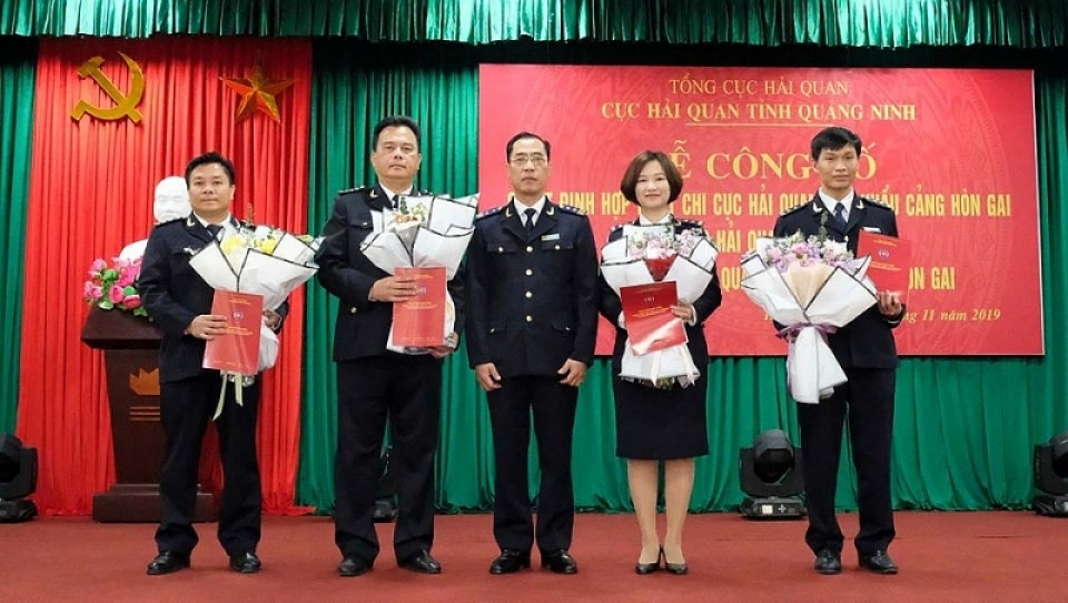 officially merging two customs branches of quang ninh customs