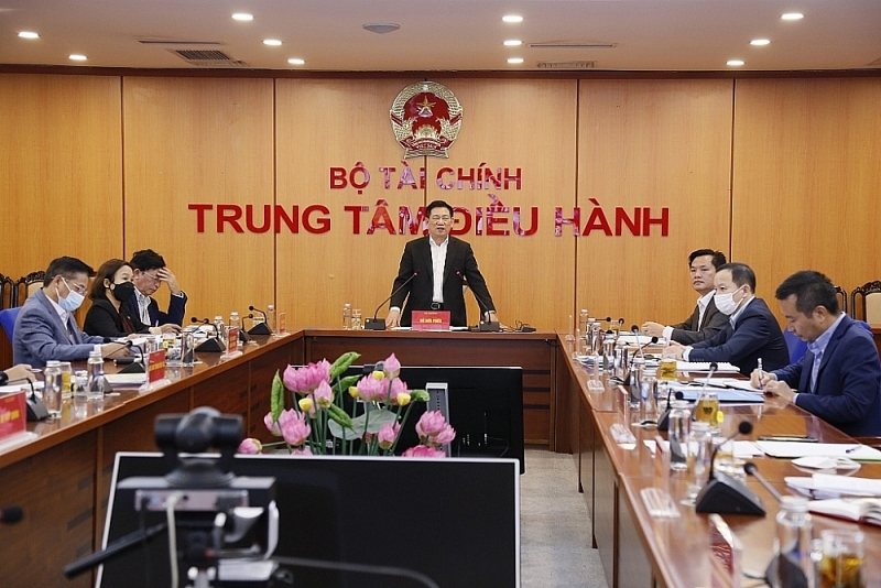 Minister of Finance Ho Duc Phuc spoke at the meeting. Photo: TL.